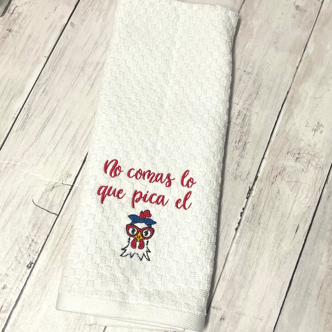 No Comas Lo Que Pica El Pollo - Funny Kitchen Dish Towel